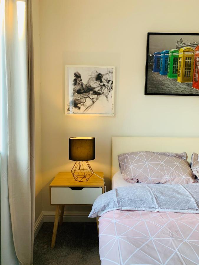 Alpha, Private Double Room, City Centre, Free Parking, Sittingbourne, Kent Exterior photo